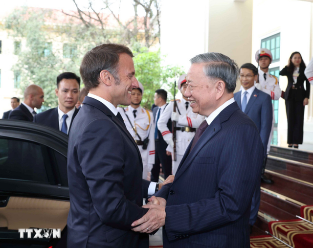 France seeks to deepen ties with Vietnam: President Macron - Ảnh 2.