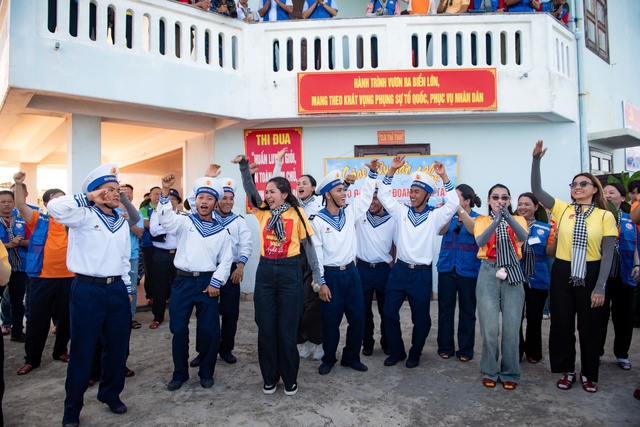 Duyên Quỳnh lại bắt tay nhạc sĩ Nguyễn Văn Chung, liệu có gây sốt như Viết tiếp câu chuyện hòa bình? - Ảnh 2.