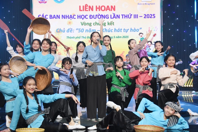 Trường THCS Hoa Lư đạt ngôi quán quân Ban nhạc học đường - Ảnh 1.