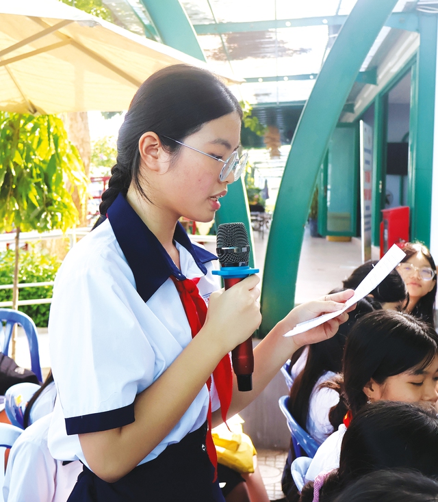 Học trò Hoa Lư hạnh phúc khi học văn - Ảnh 5.