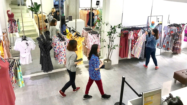 Low-cost tax-free imports choking local businesses: Vietnamese retailers - Ảnh 2.