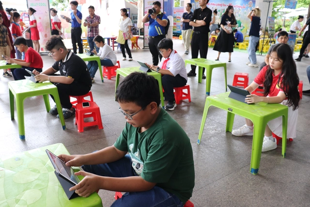 Thỏa sức sáng tạo với cuộc thi vẽ tranh bằng AI tại Lễ hội Thiếu nhi TP.HCM Kids Fest 2025- Ảnh 2.