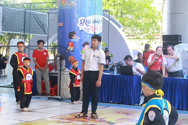 Độc đáo các trận đấu cờ người trong khuôn khổ Kids Fest 2025 - Ảnh 5.