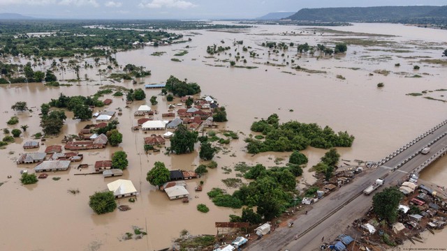 Flood death toll rises to 117 in Nigeria's Niger state, emergency official says - Ảnh 1.