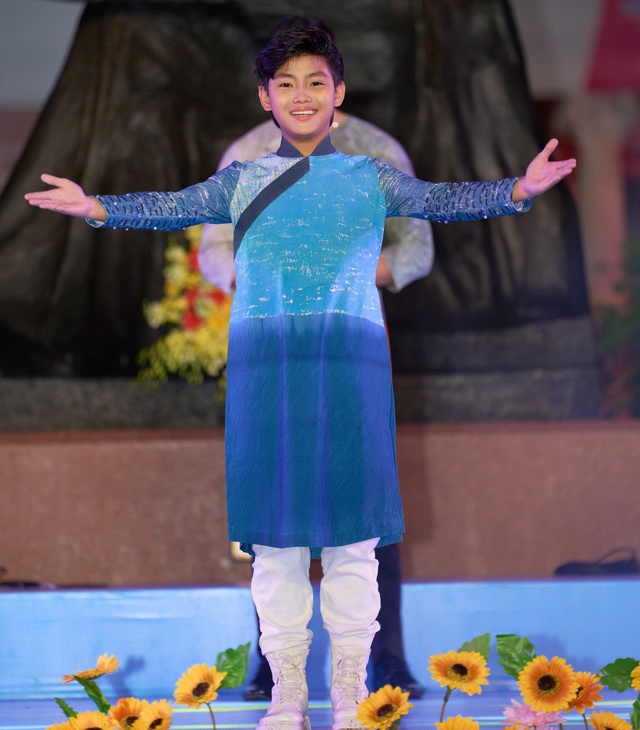 Hơn 50 mẫu nhí biểu diễn trong show thời trang Lễ hội Thiếu nhi TP.HCM Kids Fest 2025 - Ảnh 2.