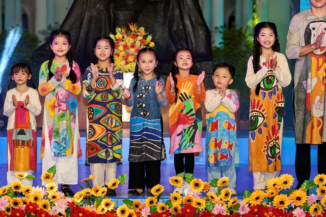 Hơn 50 mẫu nhí biểu diễn trong show thời trang Lễ hội Thiếu nhi TP.HCM Kids Fest 2025 - Ảnh 6.