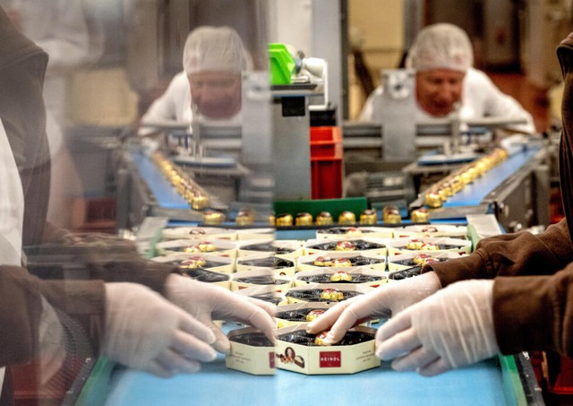 Mozart chocolate row leaves bitter taste in Austria- Ảnh 5. Mozart chocolate row leaves bitter taste in Austria- Ảnh 5.