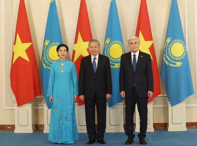Kazakh president hosts welcome ceremony for Vietnamese Party chief - Ảnh 5. Kazakh president hosts welcome ceremony for Vietnamese Party chief - Ảnh 5.