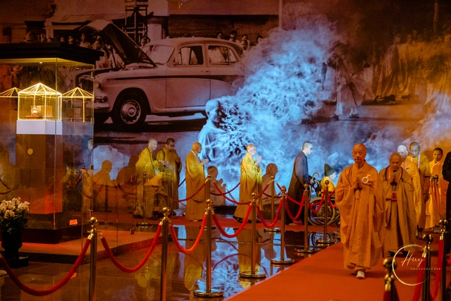 Thousands gather in Ho Chi Minh City to venerate heart relic of Bodhisattva Thich Quang Duc- Ảnh 1. Thousands gather in Ho Chi Minh City to venerate heart relic of Bodhisattva Thich Quang Duc- Ảnh 1.