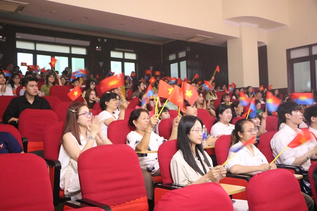 Sinh viên Nhân văn gặp gỡ Đại tá tình báo Tư Cang nghe kể chuyện lịch sử - Ảnh 5.