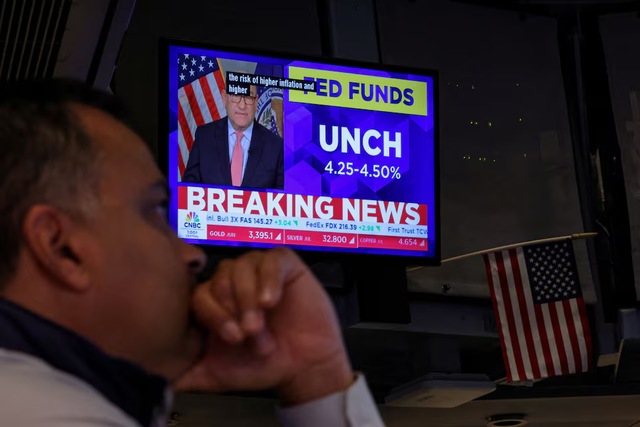 Fed sees rising risks to economy as it leaves rates unchanged- Ảnh 1. Fed sees rising risks to economy as it leaves rates unchanged- Ảnh 1.