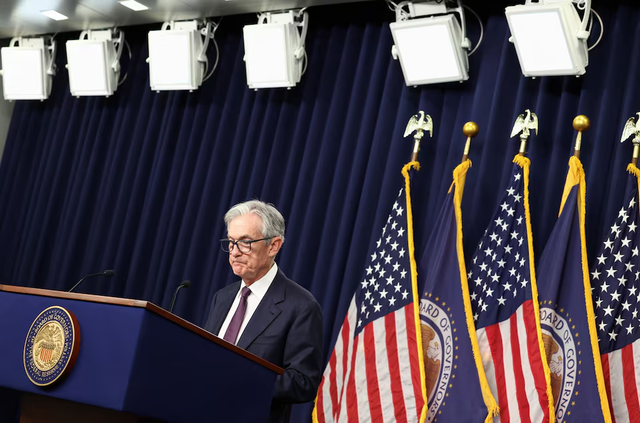 Fed sees rising risks to economy as it leaves rates unchanged- Ảnh 2. Fed sees rising risks to economy as it leaves rates unchanged- Ảnh 2.