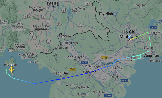 Aircraft forced to circle over Ho Chi Minh City due to thunderstorm - Ảnh 2.