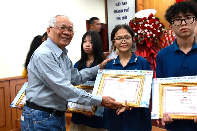 Hội thi Sáng tác ảnh Tuổi Xanh lần thứ 18: 372 thí sinh vào chung kết, 100 giải trao tay- Ảnh 4.