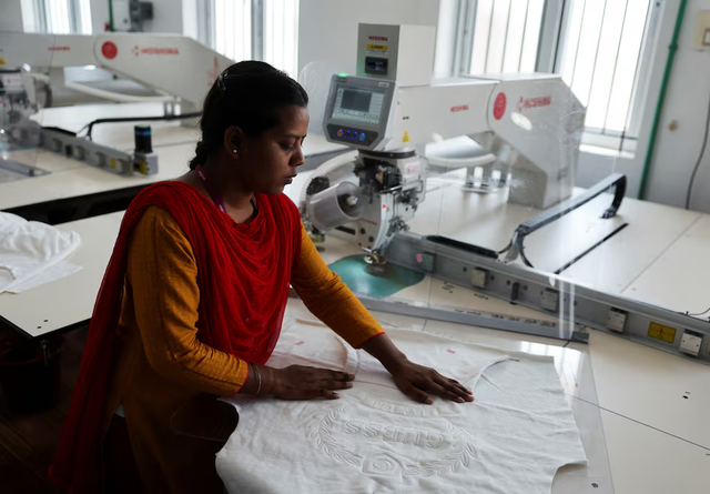 Walmart calls, but India's garment worker woes blunt tariff edge - Ảnh 1.