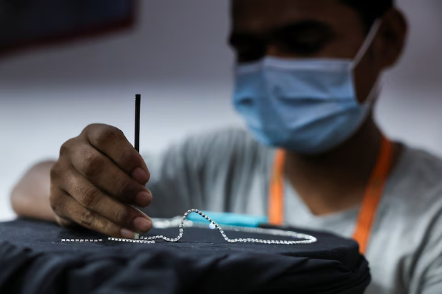 Walmart calls, but India's garment worker woes blunt tariff edge - Ảnh 4.