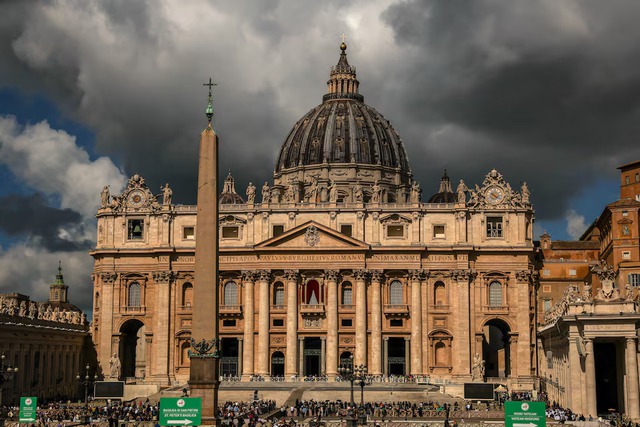 Prevost surprises as first US pope, takes name Leo XIV - Ảnh 15.