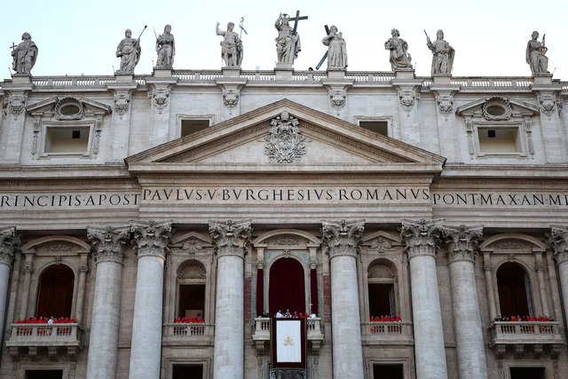 Prevost surprises as first US pope, takes name Leo XIV - Ảnh 4.