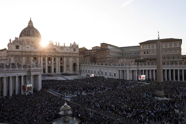 Prevost surprises as first US pope, takes name Leo XIV - Ảnh 5.
