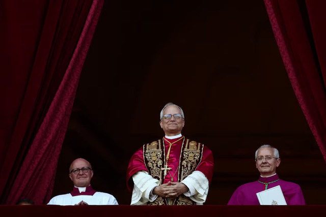 Prevost surprises as first US pope, takes name Leo XIV - Ảnh 1.