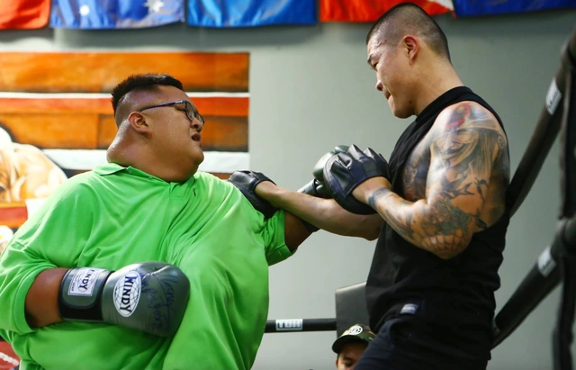 From 264kg to 98kg: Young Vietnamese man stuns with dramatic weight-loss journey- Ảnh 4. From 264kg to 98kg: Young Vietnamese man stuns with dramatic weight-loss journey- Ảnh 4.
