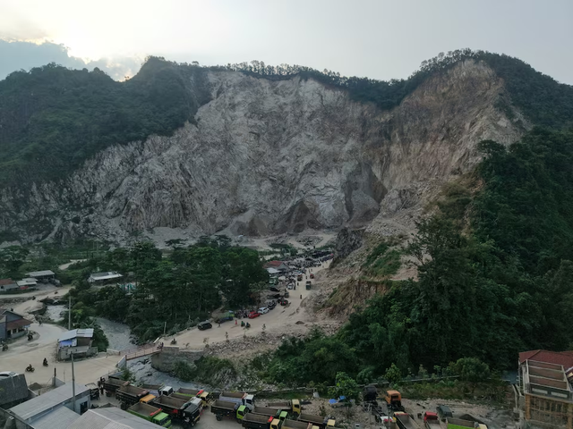 Search continues for Indonesia quarry collapse victims, death toll at 17- Ảnh 2.