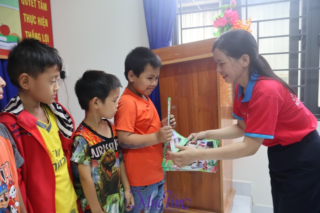 Sách báo trao tay - Điều hay sẽ đến với thiếu nhi xã Đa Phước, Bình Chánh - Ảnh 3.