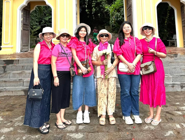 Gen Z du lịch hè: người sum họp, người chọn độc hành - Ảnh 1.