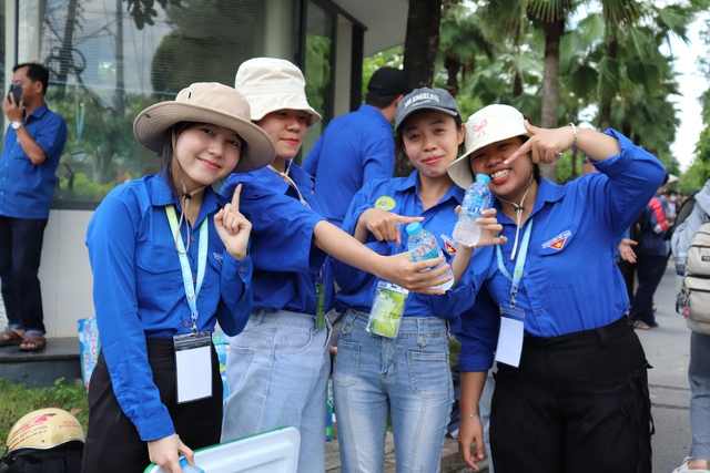 Kết thúc kỳ thi Đánh giá năng lực đợt 2, thí sinh nói đề dễ thở- Ảnh 6.