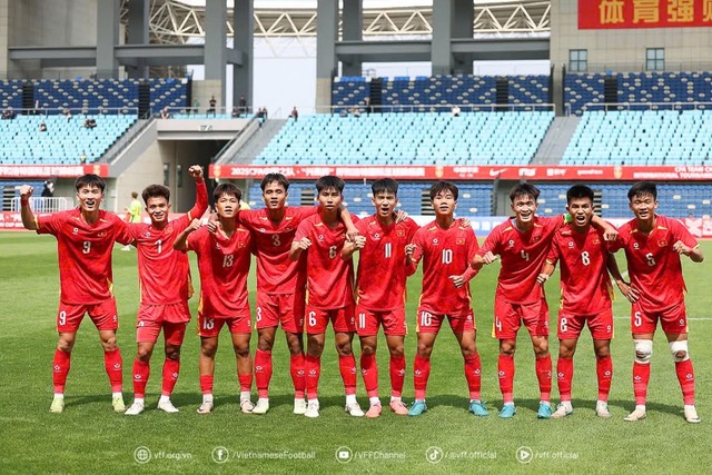 Con trai cầu thủ Quang Hải ghi bàn, U16 Việt Nam - Ảnh 1.