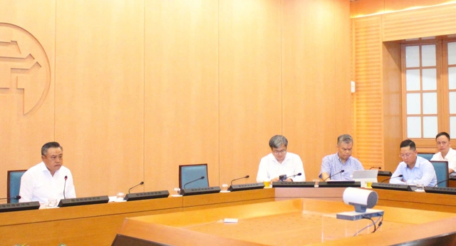 Hanoi sticks to 2030 motorcycle restriction plan in 4 inner-city districts: chairman - Ảnh 3. Hanoi sticks to 2030 motorcycle restriction plan in 4 inner-city districts: chairman - Ảnh 1.