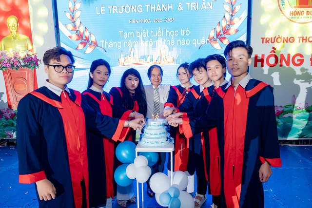 Câu chuyện đằng sau tin nhắn 'Cố lên con!' từ ba của nữ sinh Trường THCS - THPT Hồng Đức - Ảnh 2.