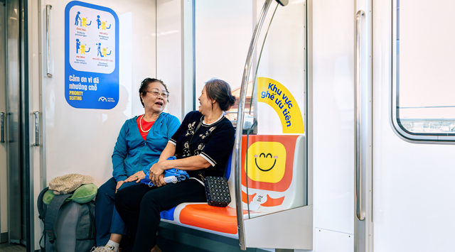 Colorful priority seats promote courtesy on Ho Chi Minh City’s metro trains - Ảnh 2.
