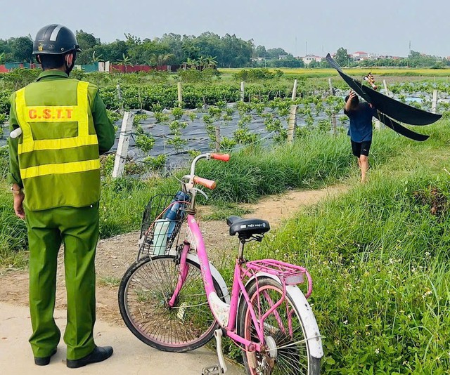 Cảnh báo trẻ em không thả diều gần khu vực sân bay vì có thể gây ra hậu quả nghiêm trọng - Ảnh 1.