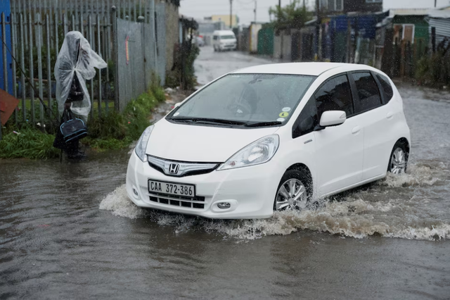 Death toll in flood-hit South African province rises to 49 - Ảnh 1.