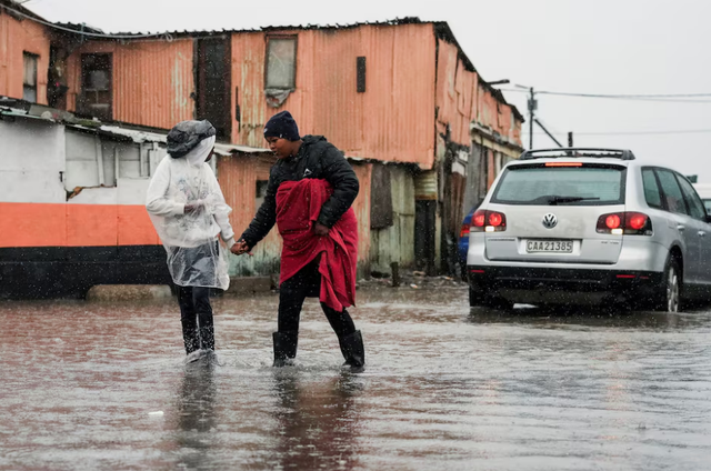 Death toll in flood-hit South African province rises to 49 - Ảnh 2.