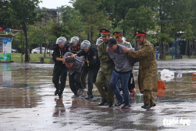 Da Nang stages nuclear emergency drill to test city’s response capacity - Ảnh 1. Da Nang stages nuclear emergency drill to test city’s response capacity - Ảnh 1.