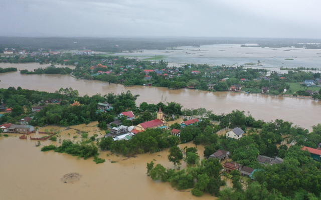 Unprecedented summer flood submerges Vietnam’s Hue: first in a century - Ảnh 3.