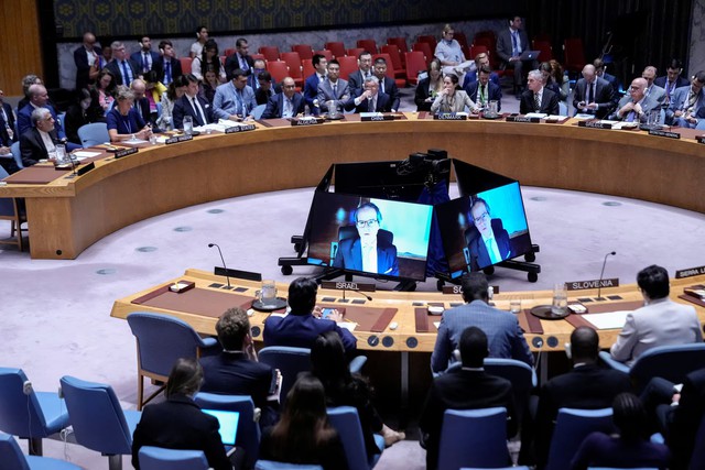 At UN, Iran accuses US of being complicit in Israeli strikes - Ảnh 1.