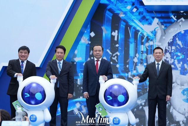 Khai mạc Ngày không tiền mặt 2025, bạn trẻ háo hức chờ trải nghiệm - Ảnh 4.
