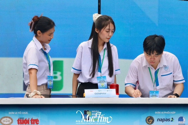 Tìm ra 4 đội vào chung kết gameshow Đấu trường tài chính tại Ngày không tiền mặt 2025 - Ảnh 3.