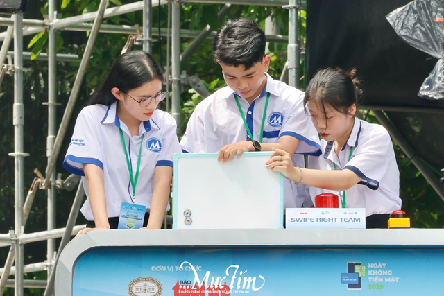 Tìm ra 4 đội vào chung kết gameshow Đấu trường tài chính tại Ngày không tiền mặt 2025 - Ảnh 4.