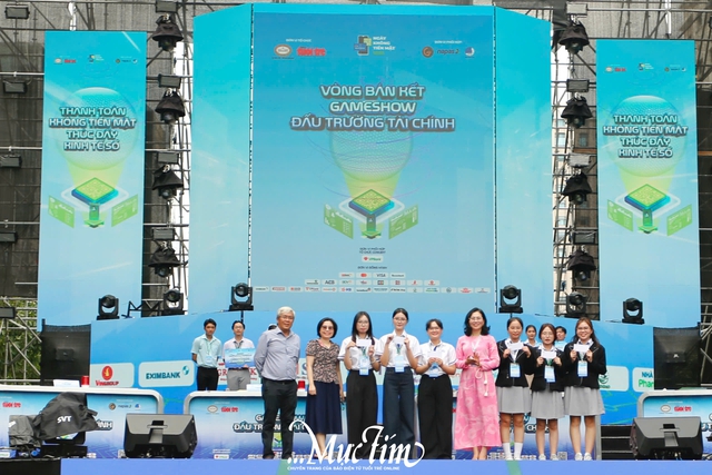 Tìm ra 4 đội vào chung kết gameshow Đấu trường tài chính tại Ngày không tiền mặt 2025 - Ảnh 7.