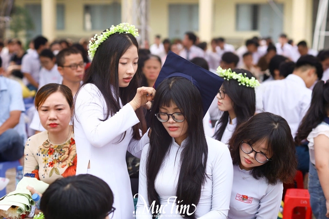 Học sinh Trường THPT Lê Minh Xuân đón tuổi 18 ý nghĩa trong mùa tri ân - Ảnh 27.