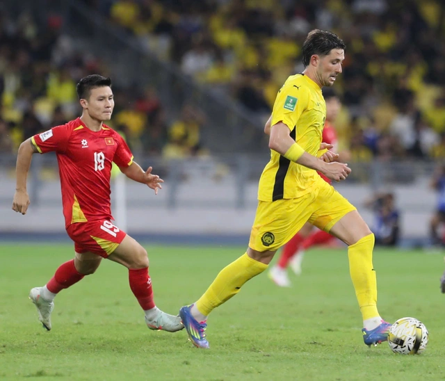 As regional rivals rise, Vietnam’s football strategy sparks debate - Ảnh 1. As regional rivals rise, Vietnam’s football strategy sparks debate - Ảnh 1.