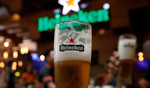 Vietnam parliament approves hiking tax on alcoholic drinks to 90% by 2031 - Ảnh 1.