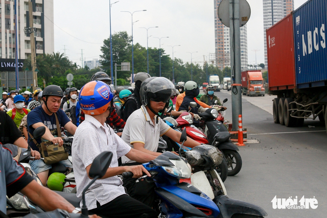 Slow progress at An Phu Intersection project in Ho Chi Minh City despite 6-month deadline- Ảnh 3. Slow progress at An Phu Intersection project in Ho Chi Minh City despite 6-month deadline- Ảnh 3.