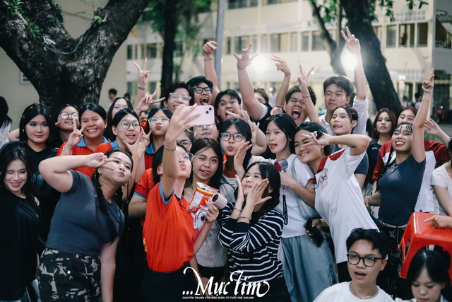 Thầy trò Trường THPT Hùng Vương thắp nến tuổi 18, cùng viết nên lời tạm biệt- Ảnh 5.