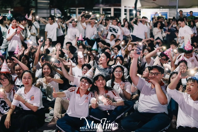 Thầy trò Trường THPT Hùng Vương thắp nến tuổi 18, cùng viết nên lời tạm biệt- Ảnh 13.