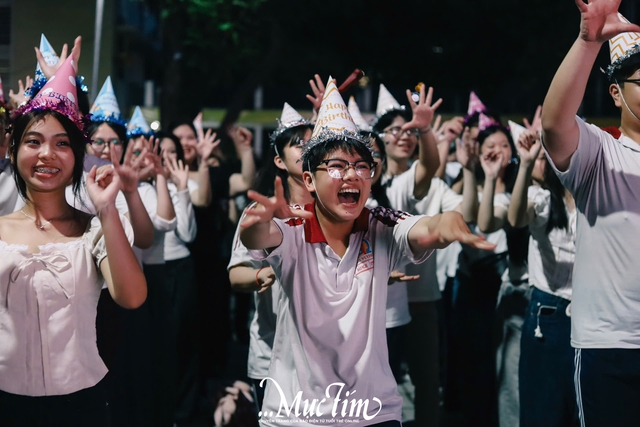 Thầy trò Trường THPT Hùng Vương thắp nến tuổi 18, cùng viết nên lời tạm biệt- Ảnh 18.